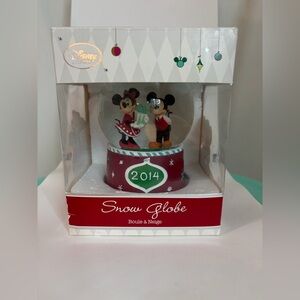 NIB Disney Store 2014 Mickey Minnie Mouse Christmas Snow Globe